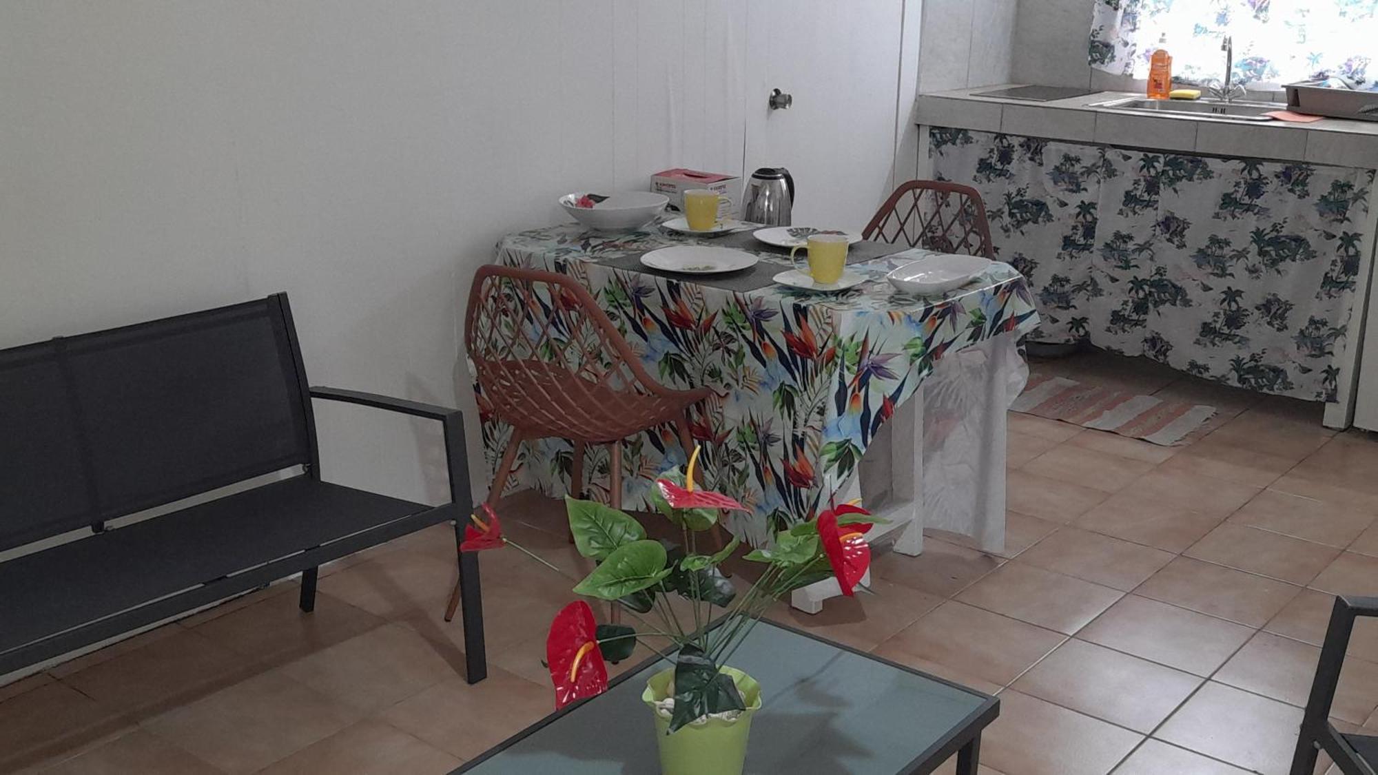 Hinamoe Lodge Avatoru Buitenkant foto